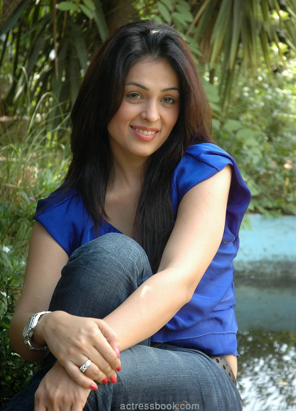 Bollywood Star Anjana Sukhani Cute Smile Pics Gpict